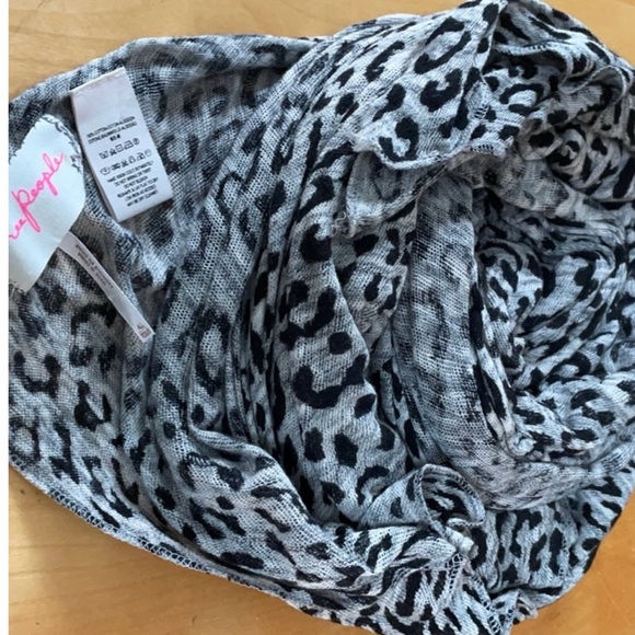 Free People Scarf Oversized Leopard Animal Print - Picture 6 of 9
